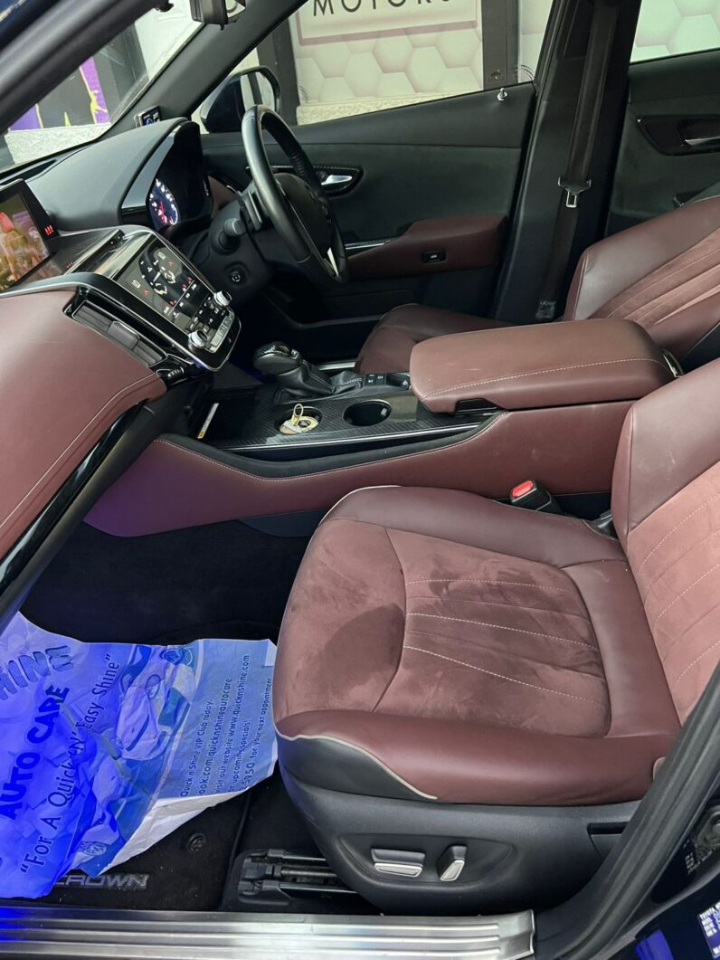 
								2018 Toyota Crown RS 2.5L full									