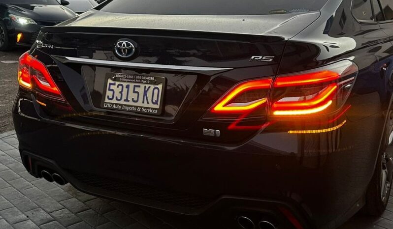 
								2018 Toyota Crown RS 2.5L full									