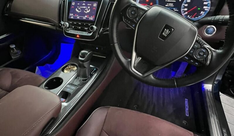 
								2018 Toyota Crown RS 2.5L full									