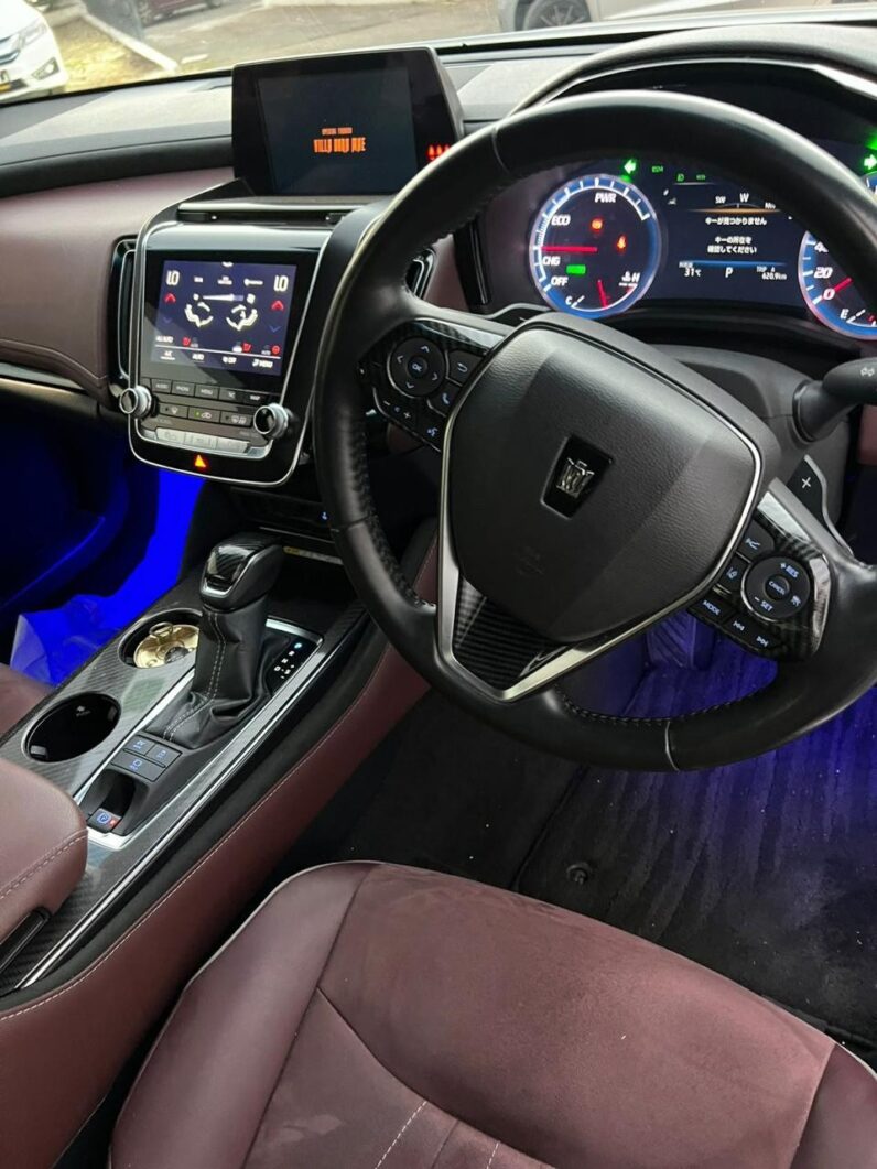 
								2018 Toyota Crown RS 2.5L full									
