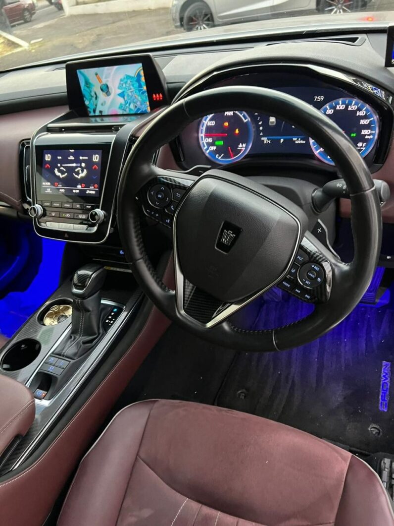 
								2018 Toyota Crown RS 2.5L full									