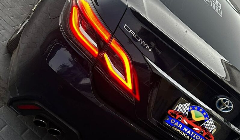 
								2018 Toyota Crown RS 2.5L full									