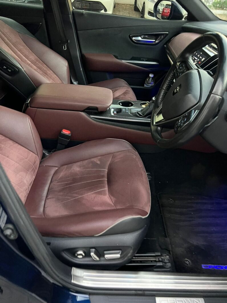 
								2018 Toyota Crown RS 2.5L full									