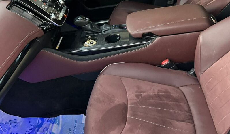 
								2018 Toyota Crown RS 2.5L full									