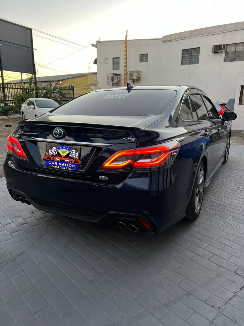
								2018 Toyota Crown RS 2.5L full									
