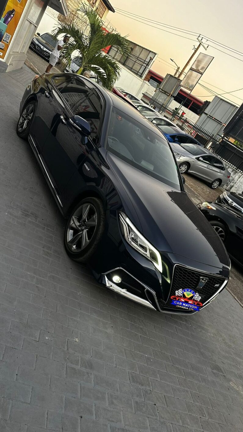 
								2018 Toyota Crown RS 2.5L full									