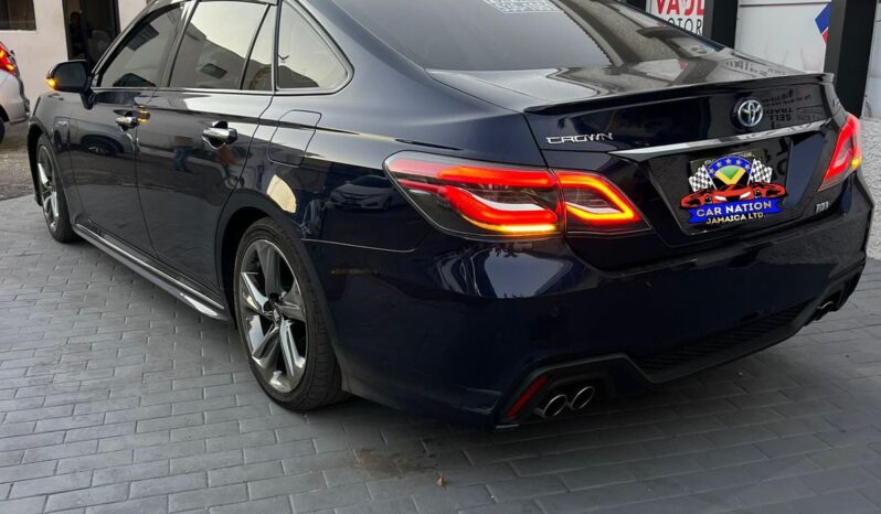 
								2018 Toyota Crown RS 2.5L full									