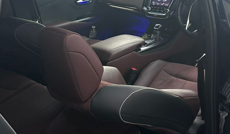 
								2018 Toyota Crown RS 2.5L full									