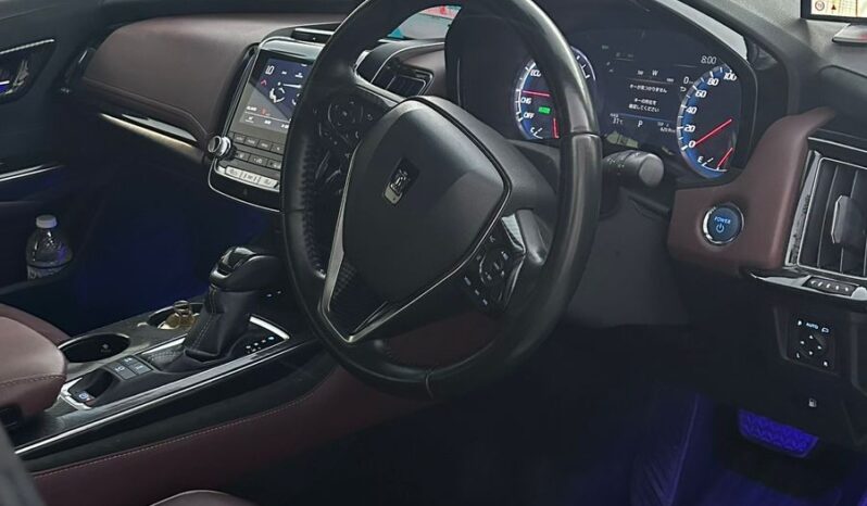 
								2018 Toyota Crown RS 2.5L full									