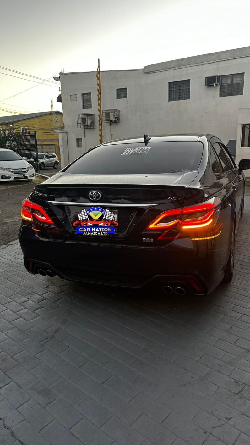 
								2018 Toyota Crown RS 2.5L full									