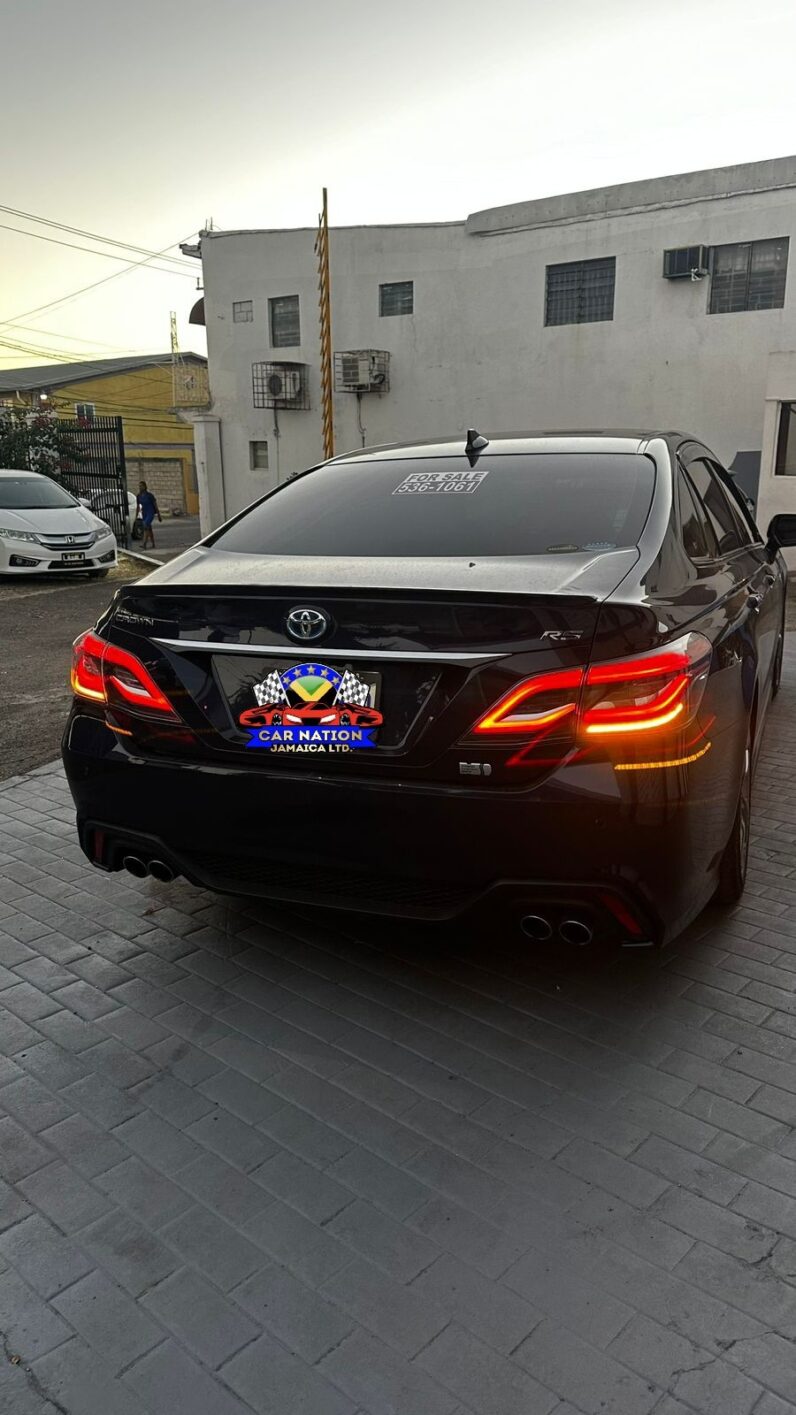 
								2018 Toyota Crown RS 2.5L full									