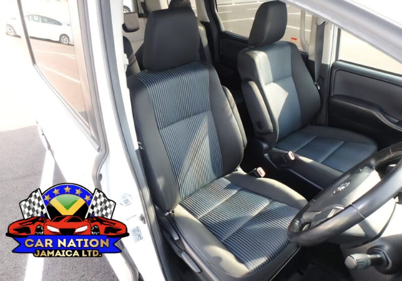 
								2017 Toyota Noah SI 2.0L full									