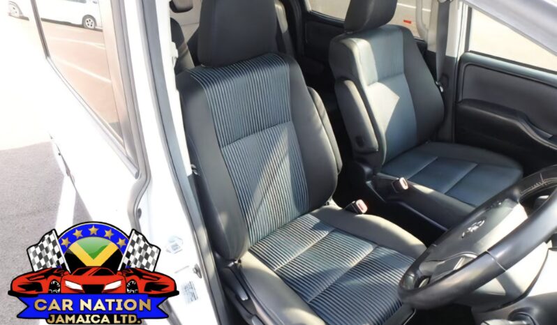 
								2017 Toyota Noah SI 2.0L full									