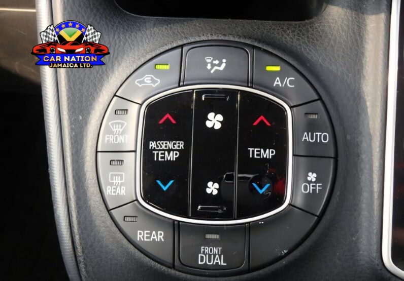 
								2017 Toyota Noah SI 2.0L full									