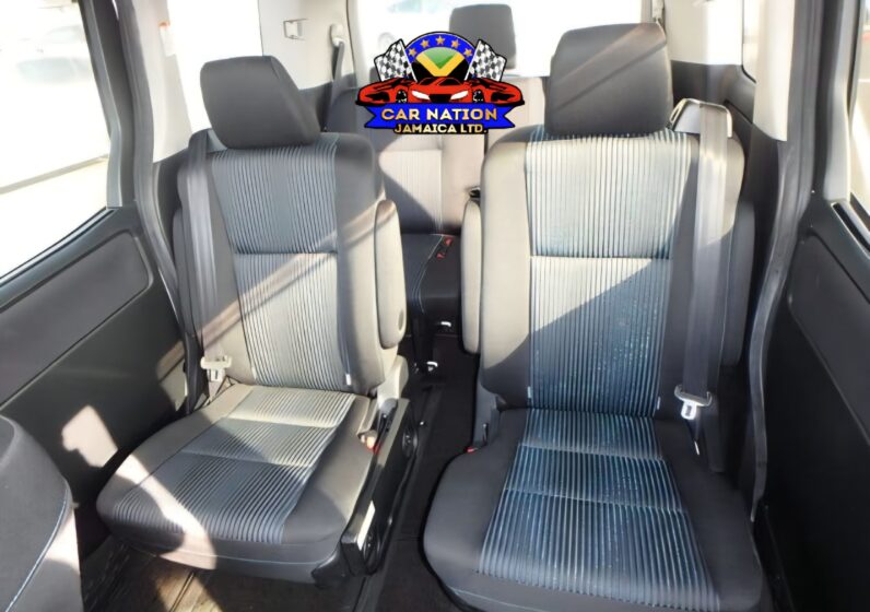 
								2017 Toyota Noah SI 2.0L full									