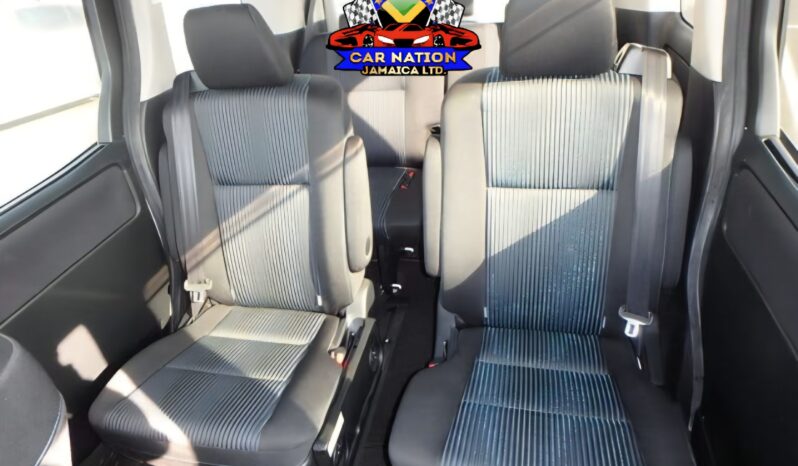 
								2017 Toyota Noah SI 2.0L full									