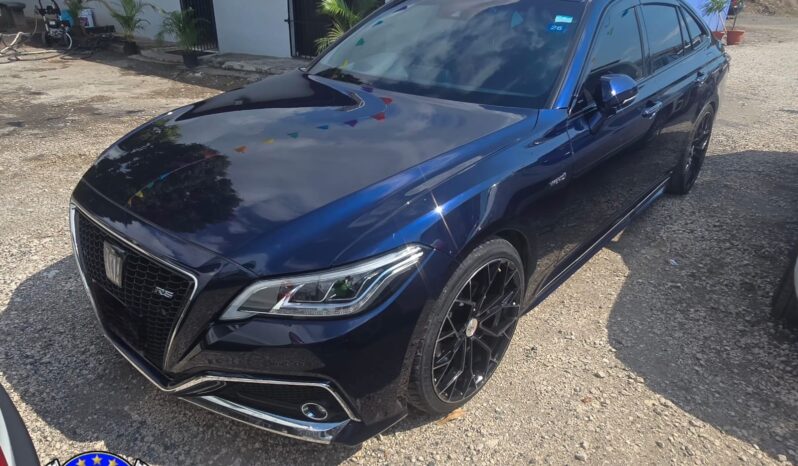 
								2018 Toyota Crown RS 2.5L full									