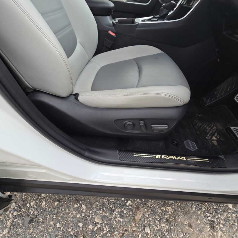 
								2020 Toyota Rav4 XLE Modellista Edition 2.5L full									
