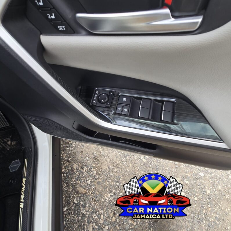 
								2020 Toyota Rav4 XLE Modellista Edition 2.5L full									