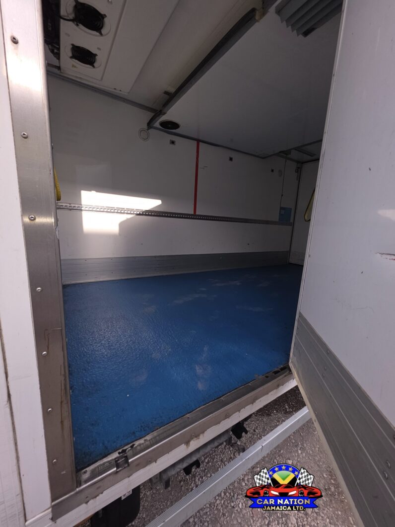 
								2017 Isuzu Forward Refrigerated Box Truck 5.2L 4HK1 full									