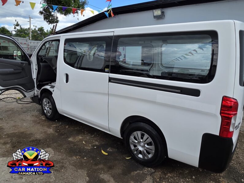 
								2017 Nissan Caravan NV350 full									