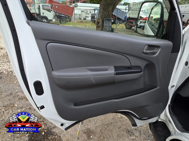 
								2017 Nissan Caravan NV350 full									