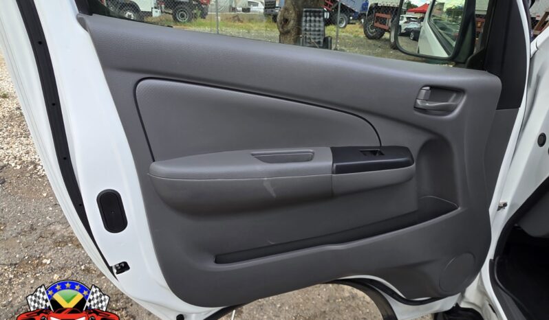 
								2017 Nissan Caravan NV350 full									