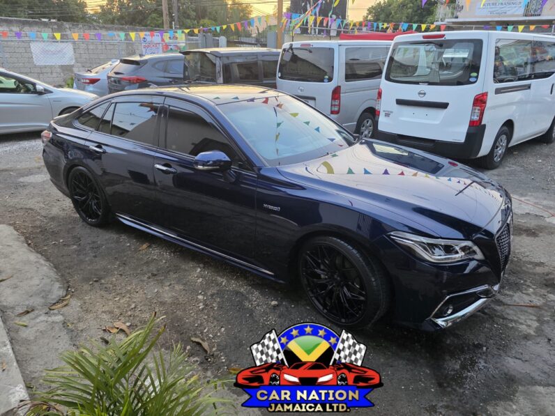 
								2018 Toyota Crown RS 2.5L full									