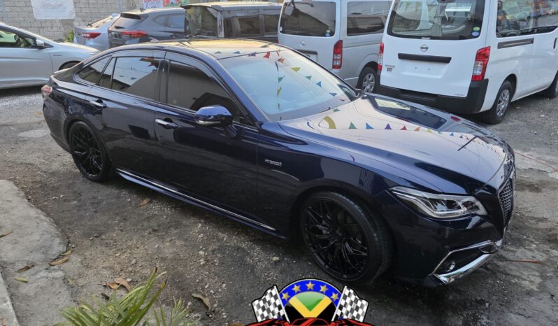 
								2018 Toyota Crown RS 2.5L full									