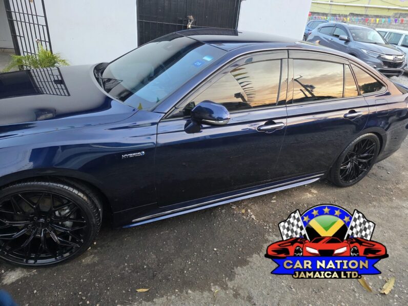 
								2018 Toyota Crown RS 2.5L full									