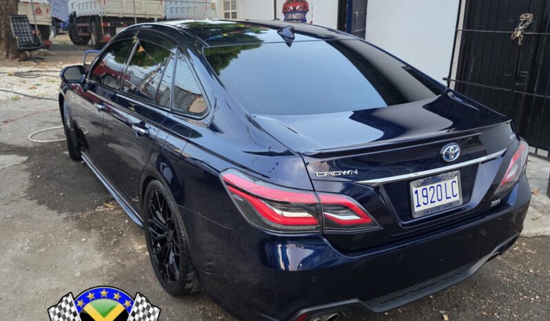 
								2018 Toyota Crown RS 2.5L full									