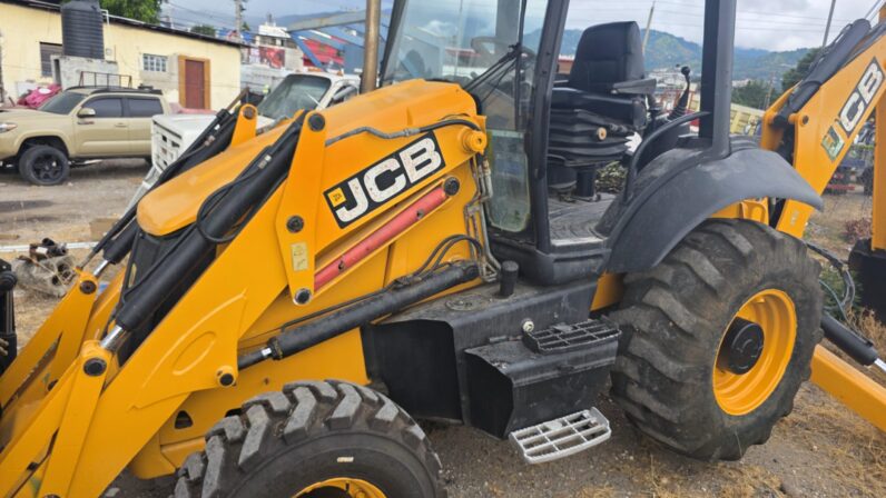 
								2012 JCB Backhoe 3CX full									
