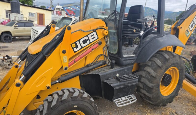 
								2012 JCB Backhoe 3CX full									