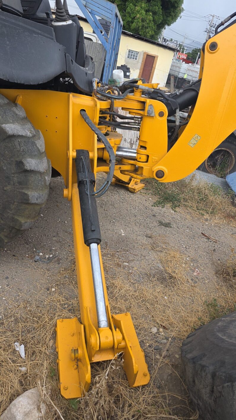 
								2012 JCB Backhoe 3CX full									