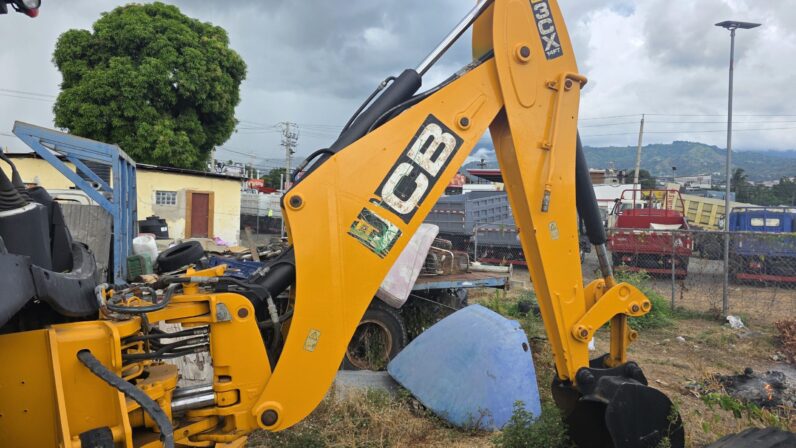 
								2012 JCB Backhoe 3CX full									