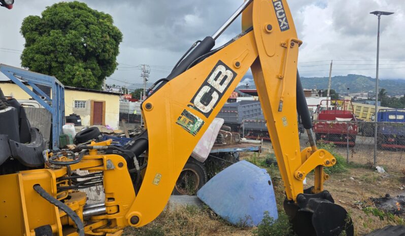 
								2012 JCB Backhoe 3CX full									