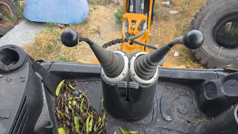 
								2012 JCB Backhoe 3CX full									