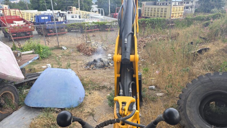 
								2012 JCB Backhoe 3CX full									