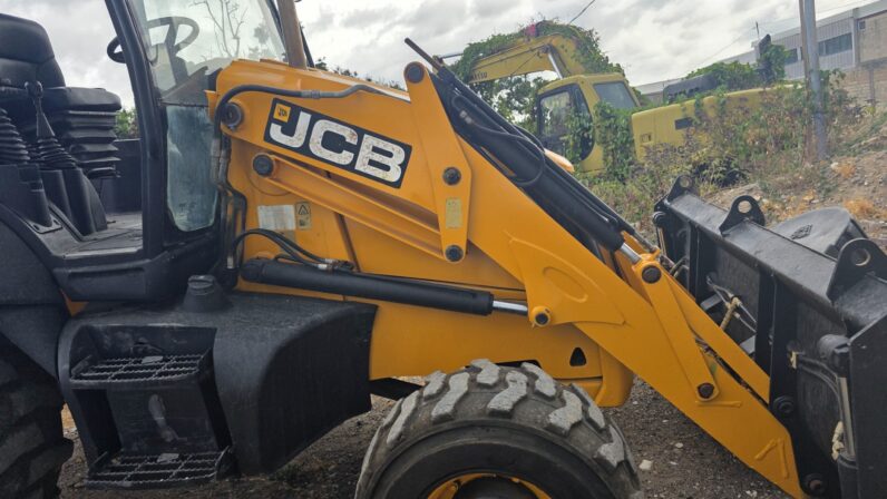 
								2012 JCB Backhoe 3CX full									