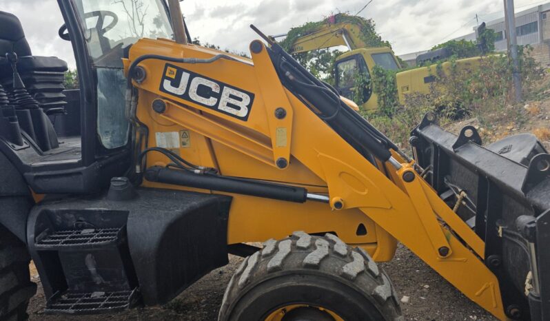 
								2012 JCB Backhoe 3CX full									