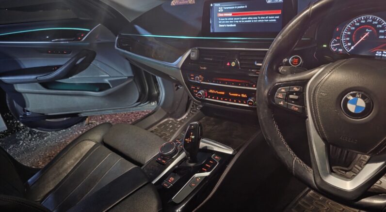 
								2018 BMW 530I Luxury Line (Sunroof) full									