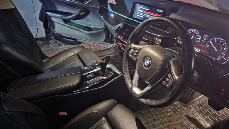 
								2018 BMW 530I Luxury Line (Sunroof) full									