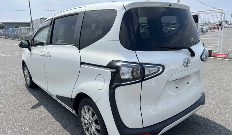 
								2019 Toyota Sienta full									