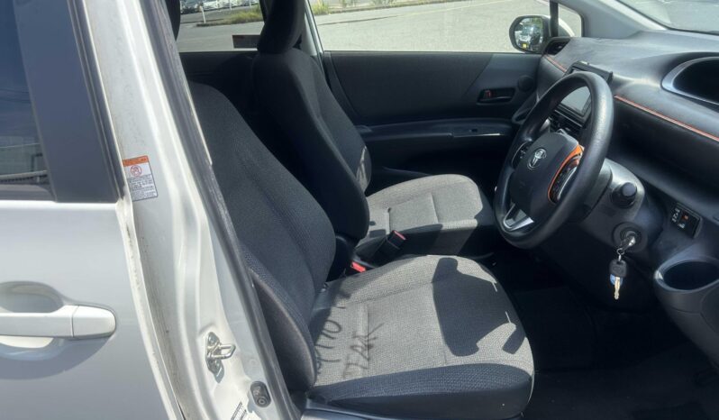 
								2019 Toyota Sienta full									