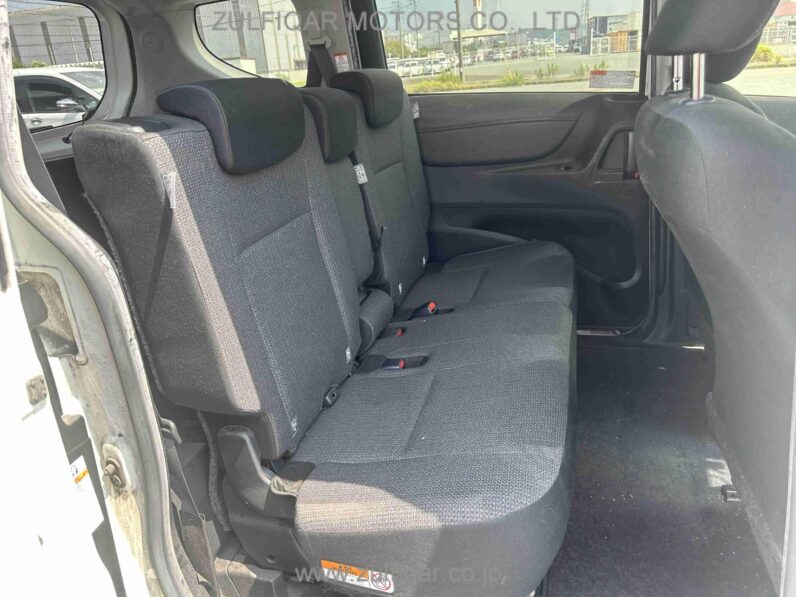 
								2019 Toyota Sienta full									