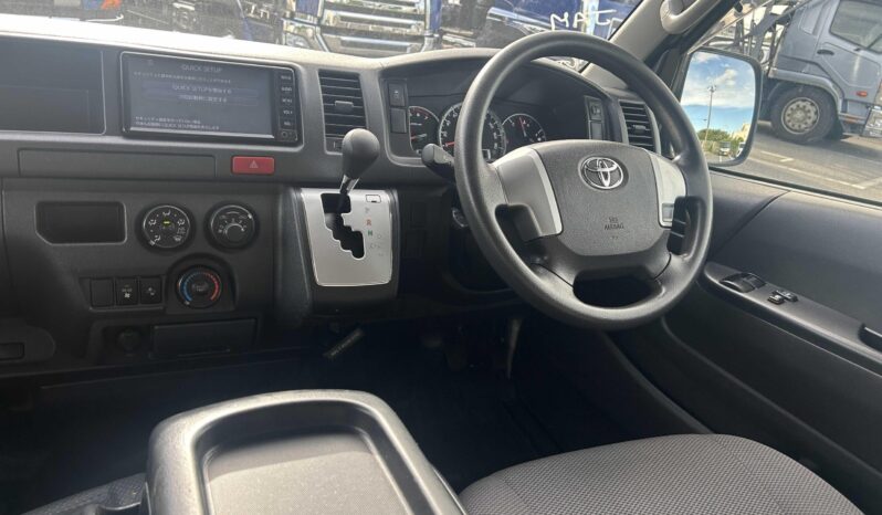 
								2018 Toyota Hiace (Commuter) full									
