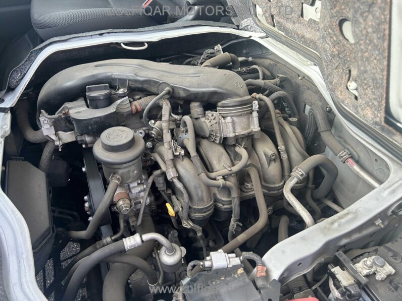 
								2018 Toyota Hiace (Commuter) full									