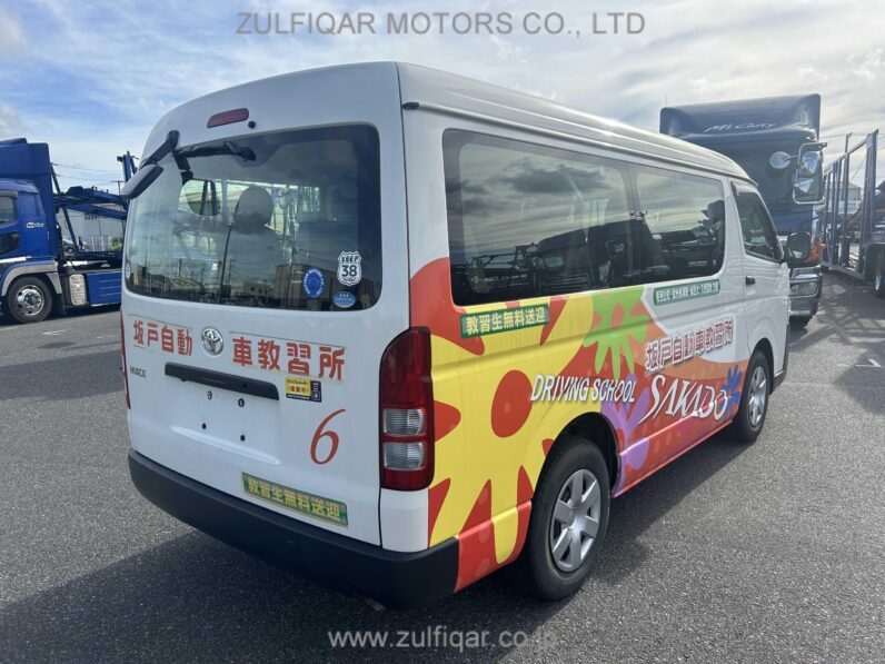 
								2018 Toyota Hiace (Commuter) full									
