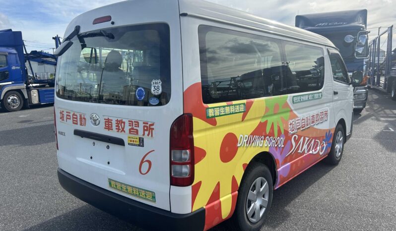 
								2018 Toyota Hiace (Commuter) full									