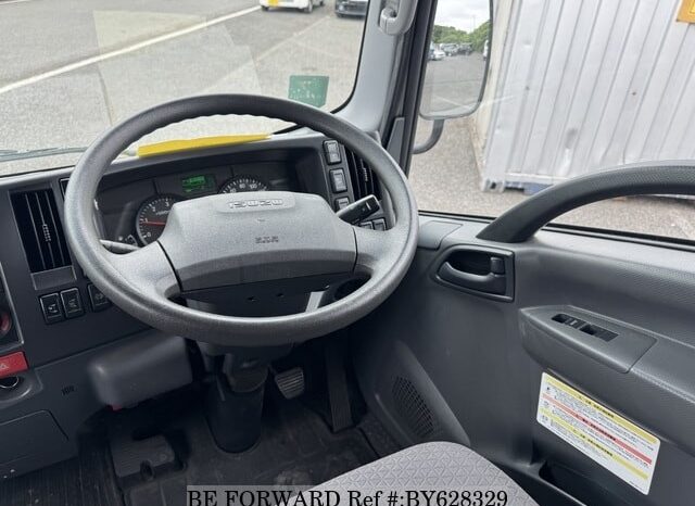 
								2020 Isuzu Elf freezer truck full									